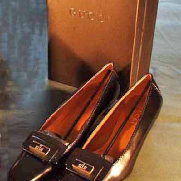 PUMPS, GUCCI, CALF LEATHER, SILVER-TONE ENGRAVED SIGNATURE PLATES ON TOES, BLACK - Picture 8 of 10